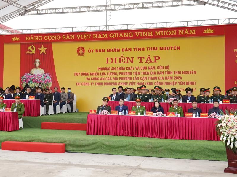 Thái Nguyên - Gần 700 người tham gia diễn tập chữa cháy và cứu nạn, cứu hộ
