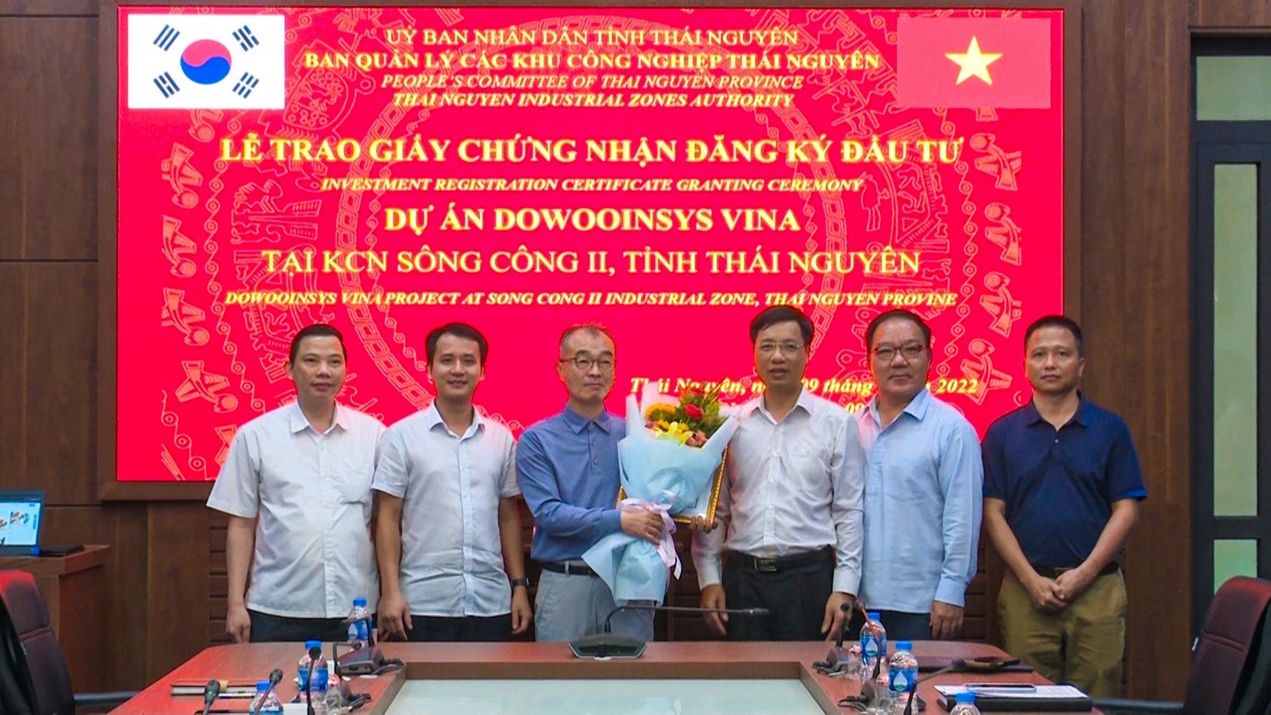 Ngày 9/6/2022, BQL các KCN Thái Nguyên đã tổ chức Lễ trao Giấy chứng nhận đăng ký đầu tư Dự án Dowooinsys Vina tại KCN Sông Công II