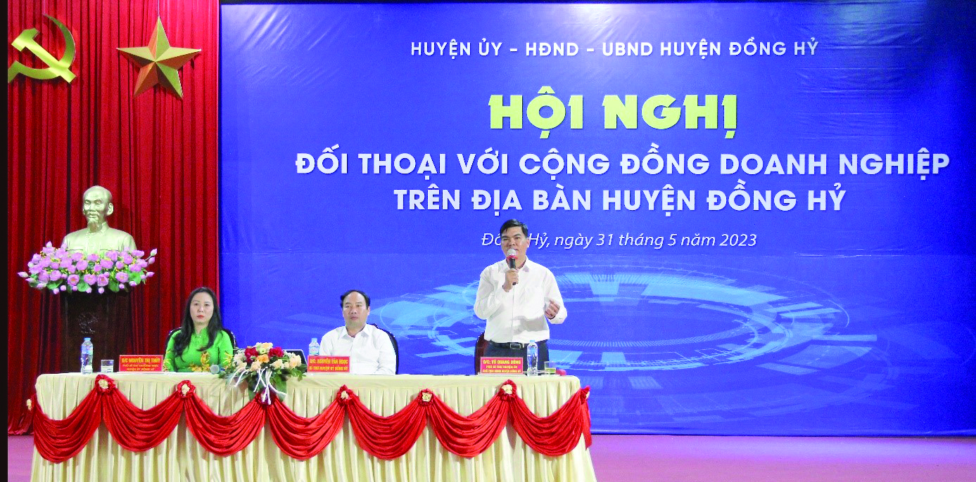  Ông Vũ Quang Dũng, Chủ tịch UBND H Đồng Hỷ phát biểu tại hội nghị đối thoại với cộng đồng doanh nghiệp trên địa bàn huyện.